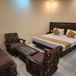 Hotel Cozy Cave Near Delhi Airport