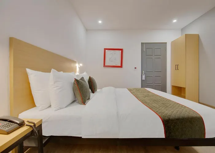 Hotel Cozy Cave Near Delhi Airport