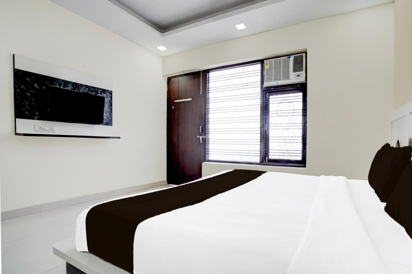 Cozy Cave Near Delhi Airport Hotel New Delhi