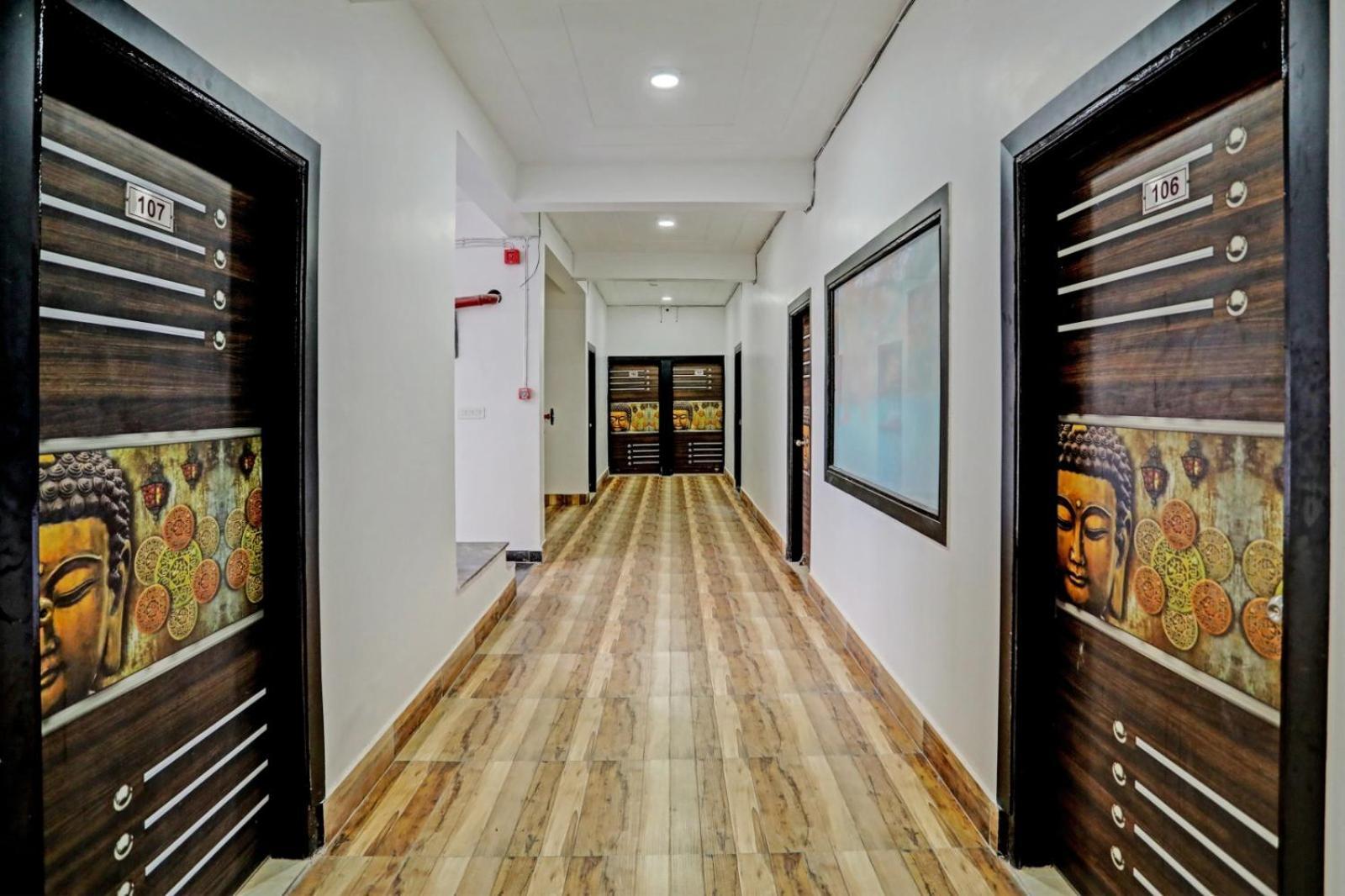 Hotel Cozy Cave Near Delhi Airport