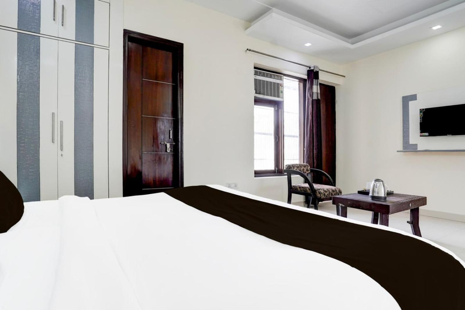Cozy Cave Near Delhi Airport Hotel New Delhi