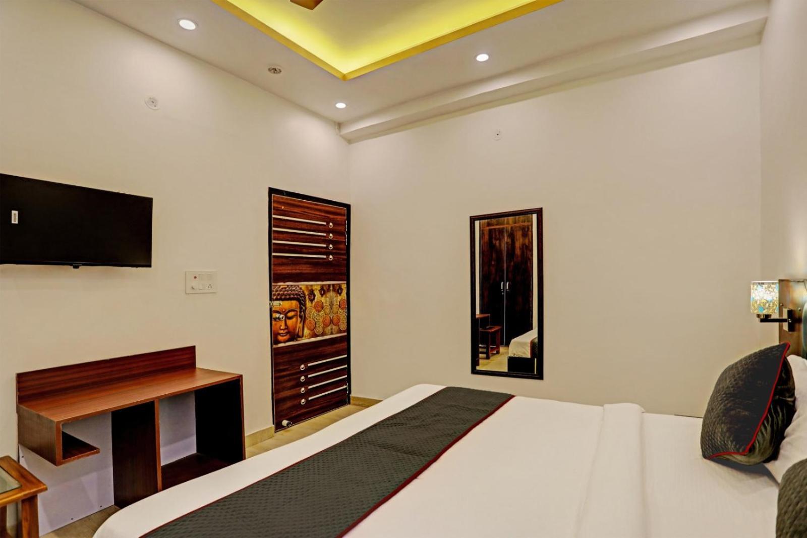 Cozy Cave Near Delhi Airport Hotel New Delhi
